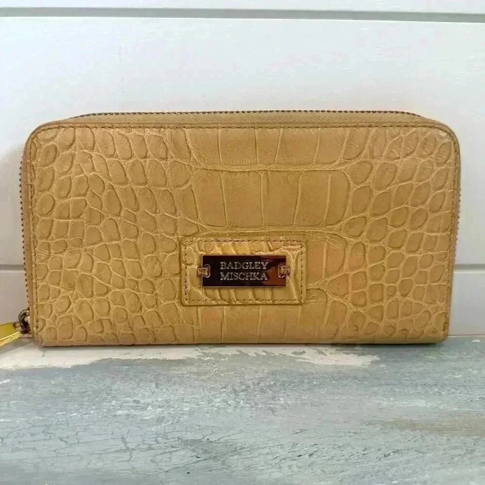 Badgley Mischka Wallet Purse Wristlet